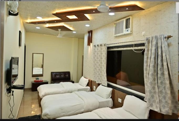Hotel Raghuveer Inn By Bookingcare Sitapur Muafi 外观 照片