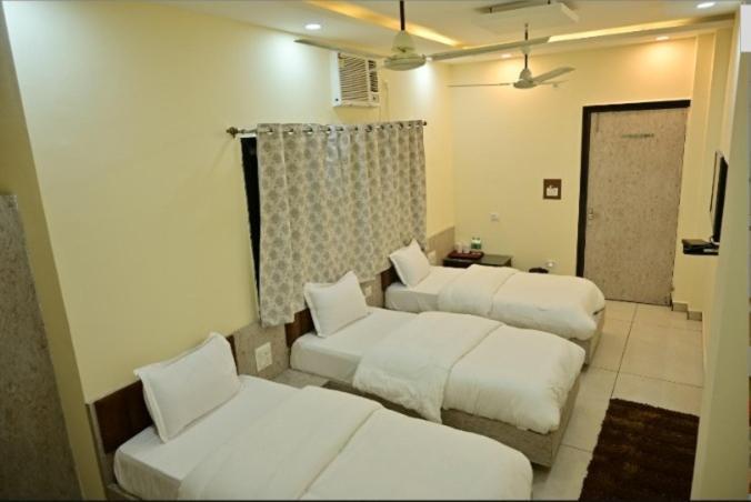 Hotel Raghuveer Inn By Bookingcare Sitapur Muafi 外观 照片