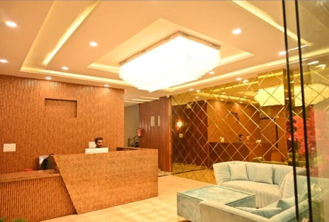Hotel Raghuveer Inn By Bookingcare Sitapur Muafi 外观 照片