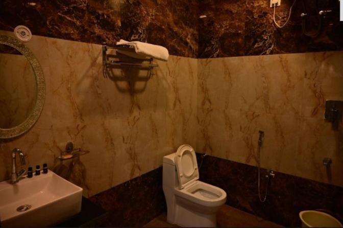 Hotel Raghuveer Inn By Bookingcare Sitapur Muafi 外观 照片